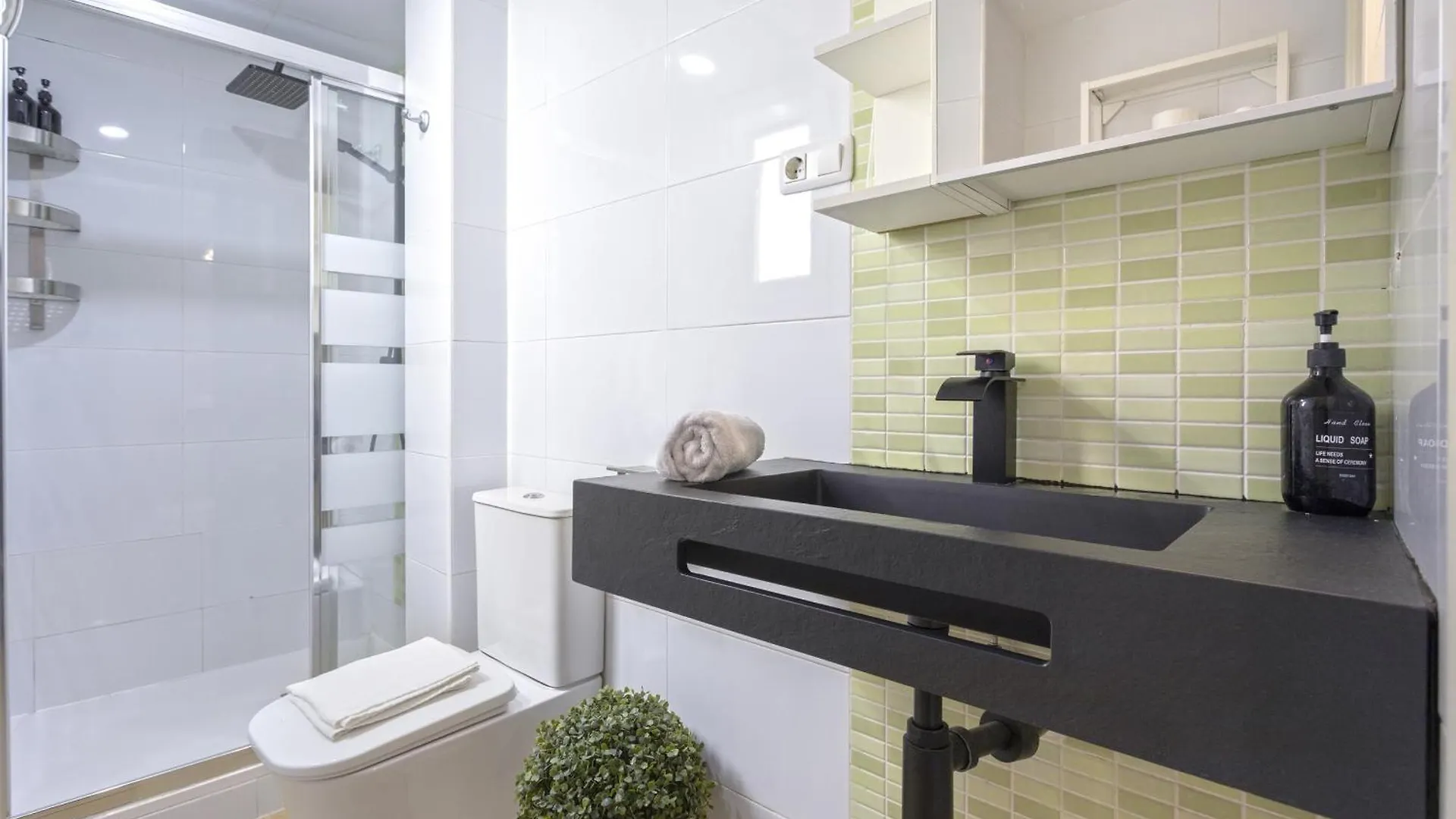 -Malagasunapts- Cabello Centre